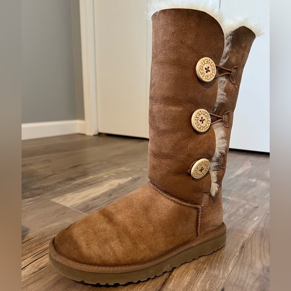 UGG Bailey Button Triple Button - Picture 6 of 11